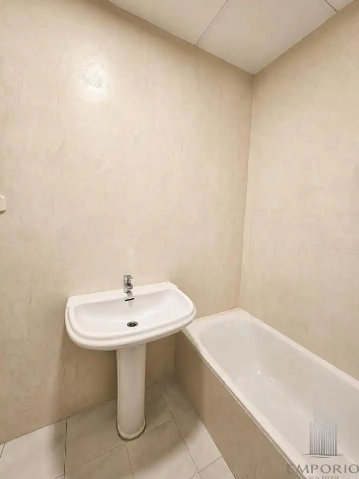 Bathroom of Flat for sale in Madrid  with Air Conditioner, Parquet flooring and Balcony