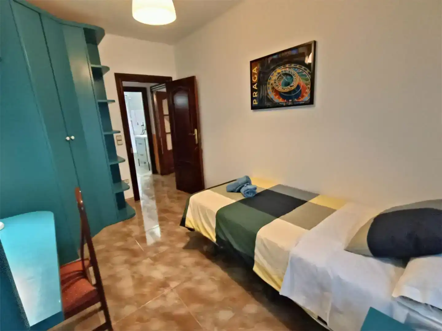 Schlafzimmer von Wohnung zur Miete in Zaragoza mit Möbliert, Ofen und Waschmaschine