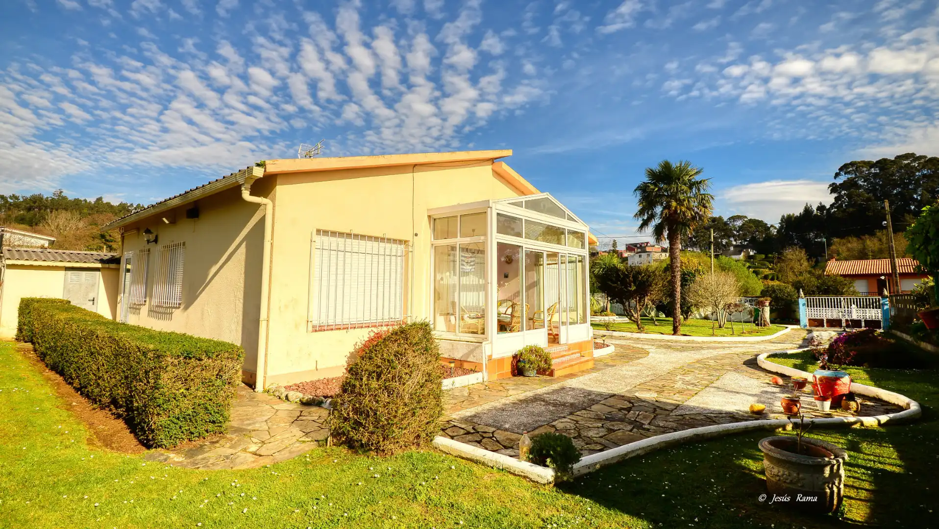Vista exterior de Casa o xalet en venda en Oleiros amb Jardí privat, Traster i Moblat