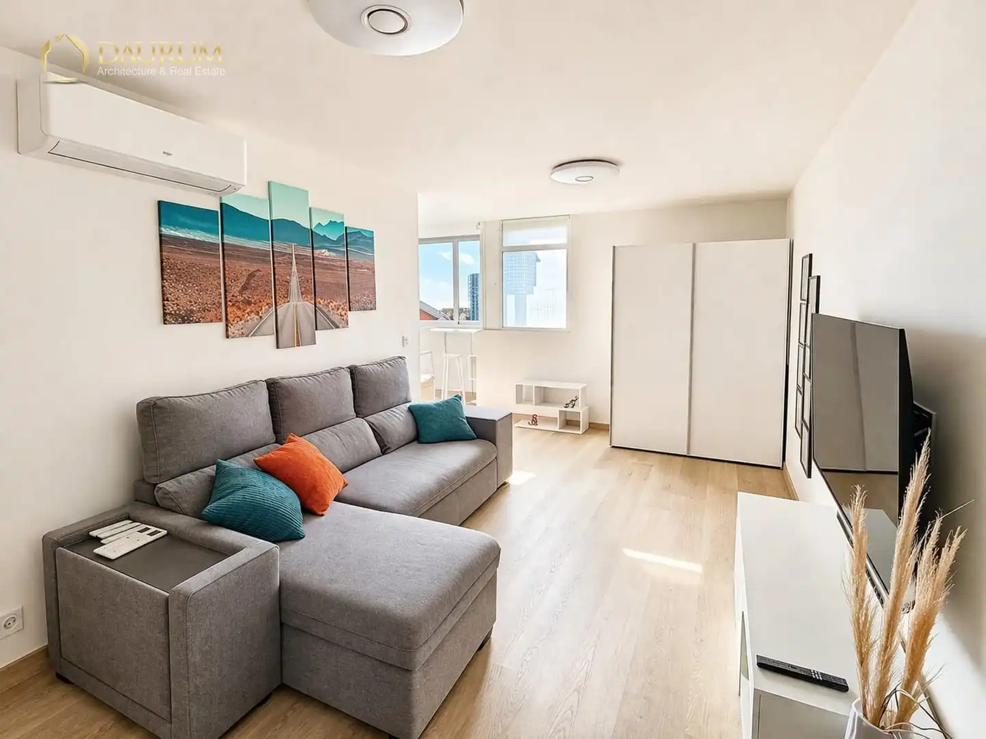 Appartamento con piscina in vendita a CALLE DE VIENA, 1, imagen 2