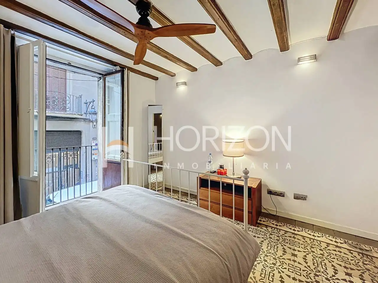 Dormitori de Apartament en venda en Barcelona amb Aire condicionat, Calefacció i Moblat