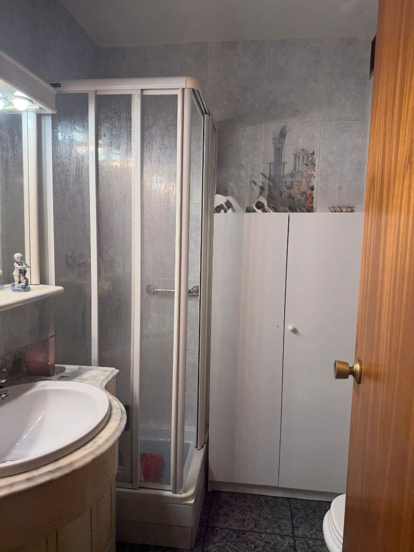 Bany de Pis en venda en Granollers amb Calefacció, Forn i Rentadora