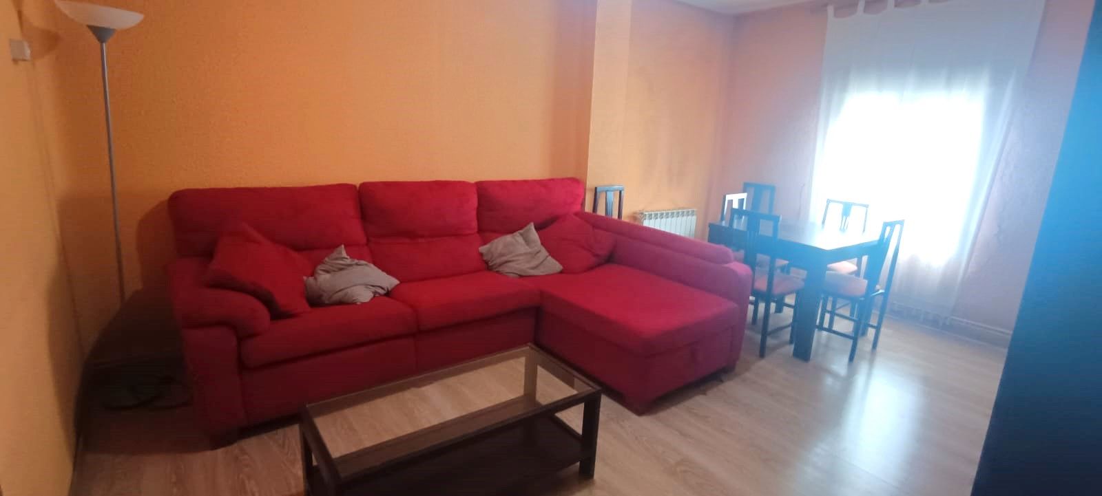 Sala d'estar de Pis en venda en Cuenca Capital amb Calefacció i Moblat