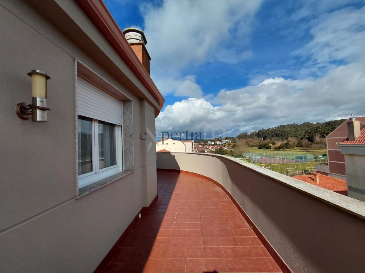 Außenansicht von Dachboden zur Miete in Boiro mit Heizung, Terrasse und Möbliert