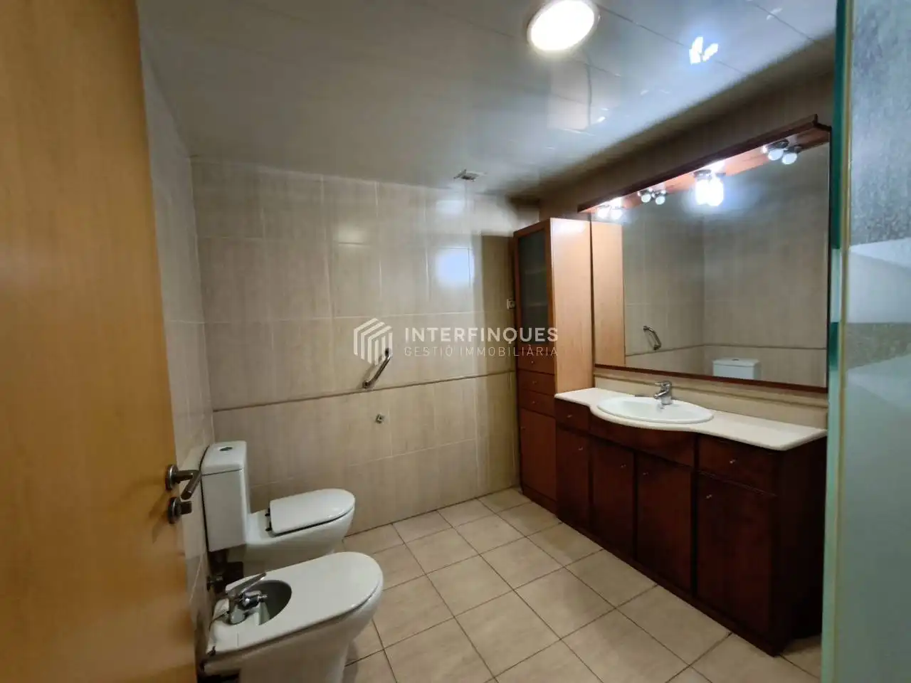 Baño de Dúplex en venta en Badalona con Calefacción, Parquet y Terraza