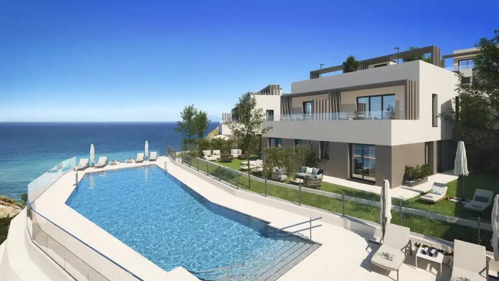 Piscina de Casa o xalet en venda en Vélez-Málaga amb Calefacció, Terrassa i Piscina comunitària