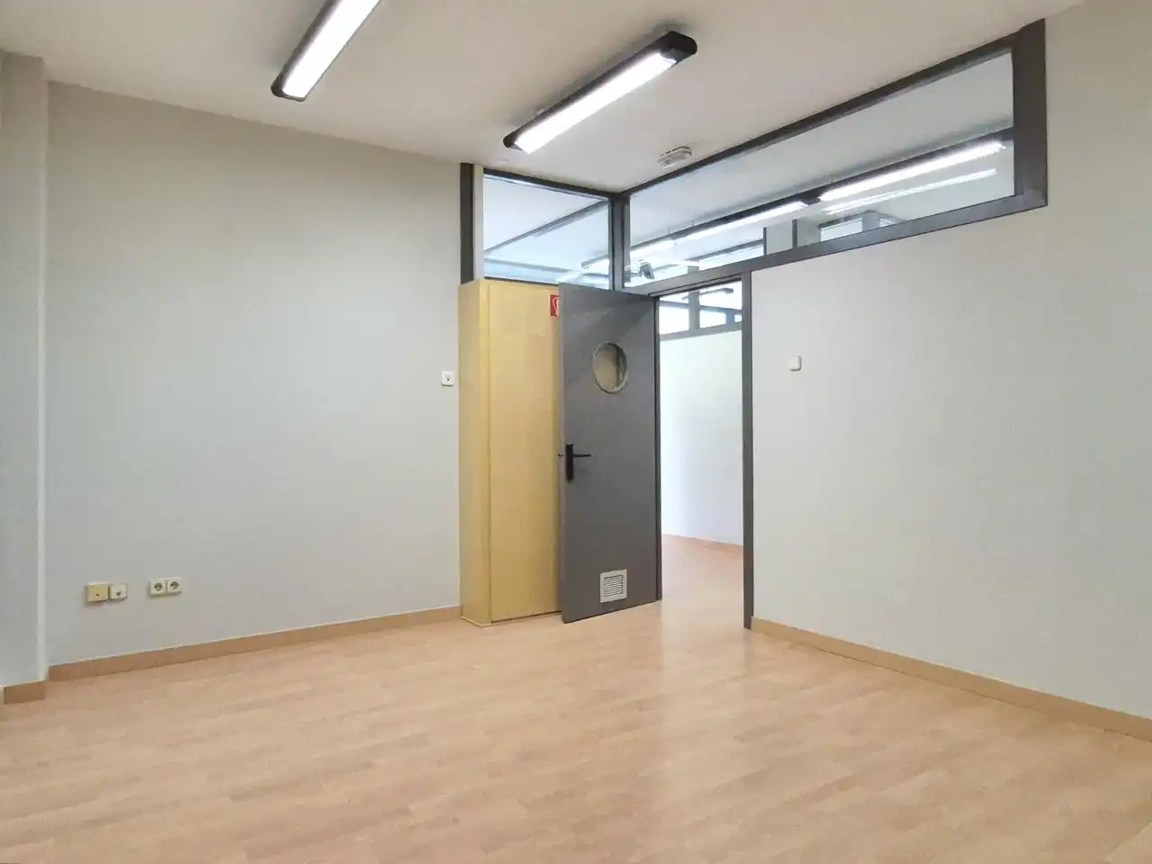Erdgeschoss zum Verkauf in Terrassa mit Klimaanlage, Heizung und Parkett