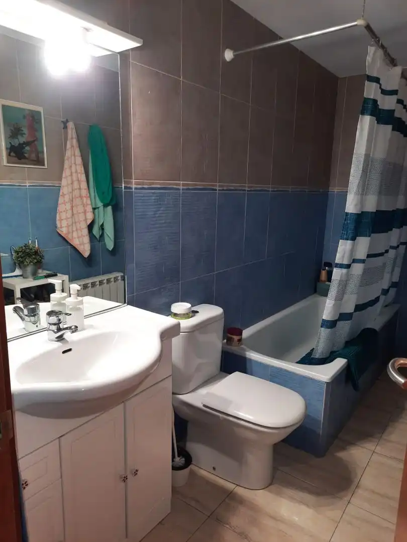 Badezimmer von Dachboden zum Verkauf in Reus mit Terrasse, Möbliert und Ofen