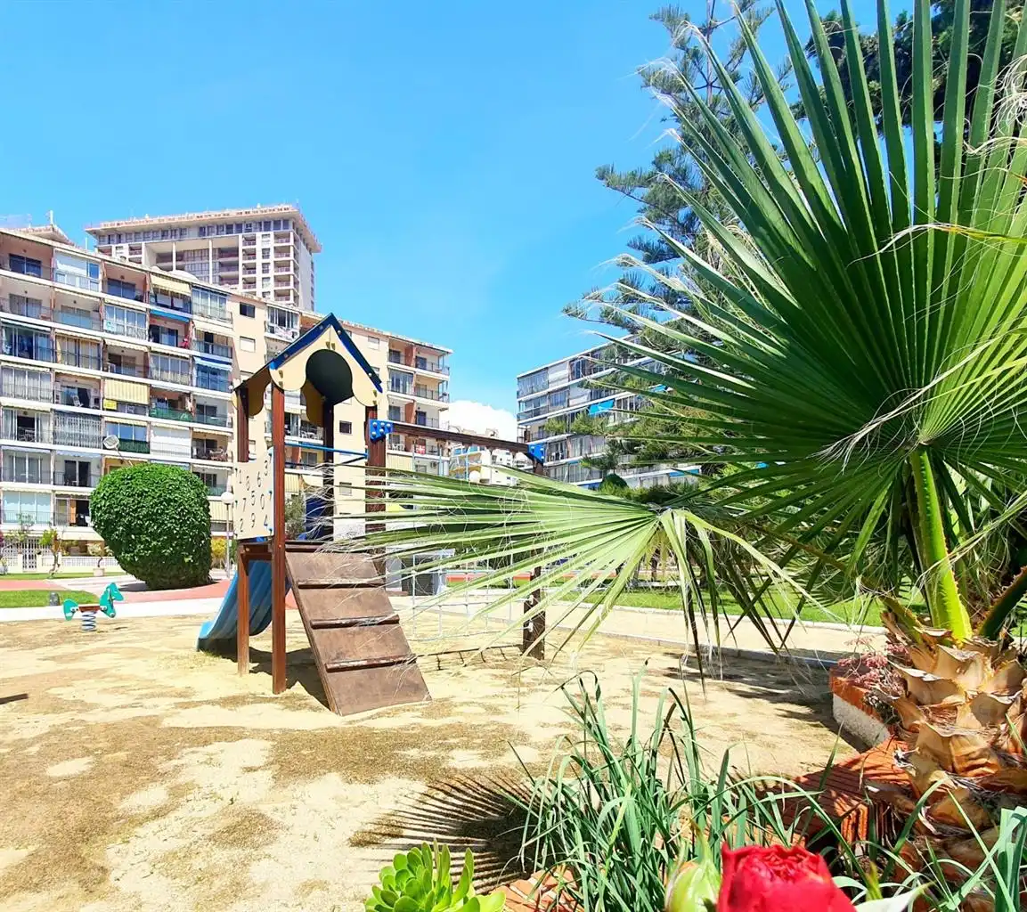 Vista exterior de Dúplex de alquiler en Villajoyosa / La Vila Joiosa con Piscina y Amueblado