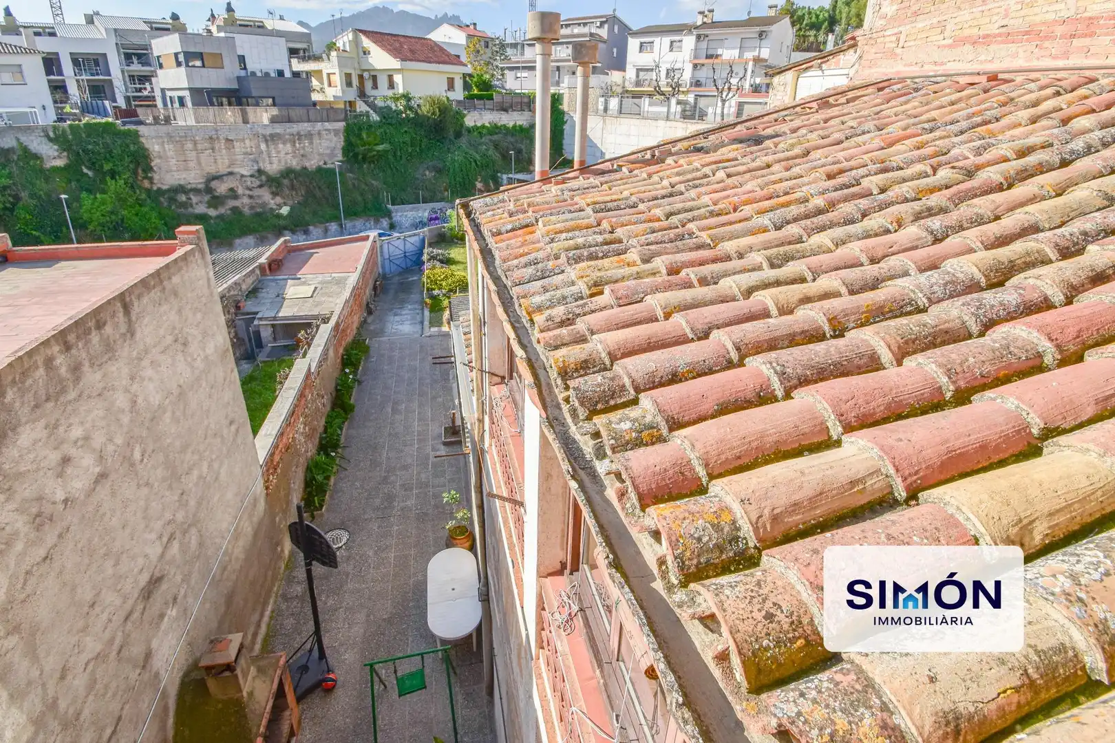 Vista exterior de Casa o xalet en venda en Olesa de Montserrat amb Jardí privat i Traster