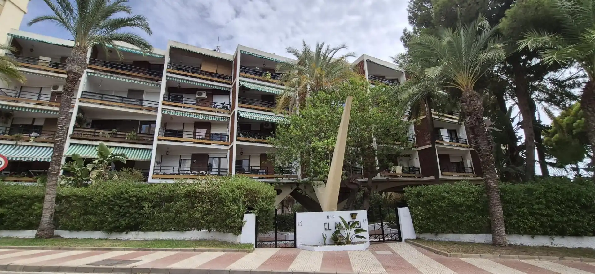 Vista exterior de Piso en venta en Roquetas de Mar con Terraza y Amueblado