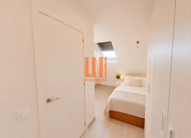 Habitación de Piso en venta en Madrid con Calefacción, Terraza y Piscina comunitaria