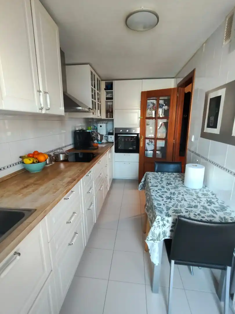 Küche von Wohnung zum Verkauf in A Coruña Capital  mit Heizung, Parkett und Abstellraum