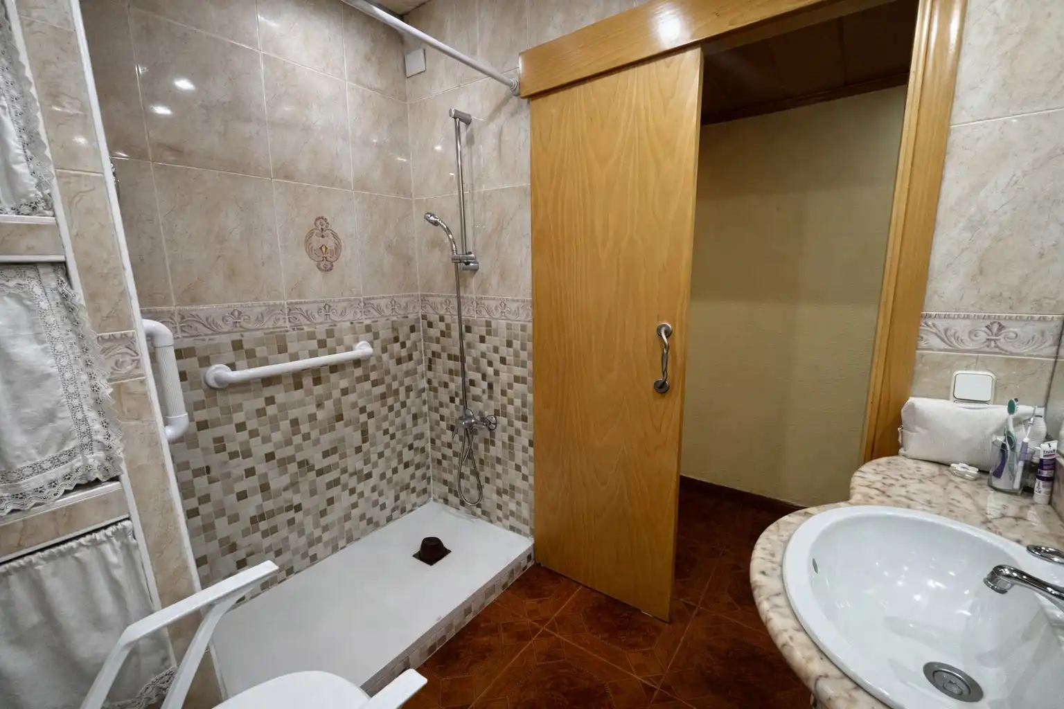 Bathroom of Flat for sale in Sant Joan Despí  with Air Conditioner, Heating and Furnished