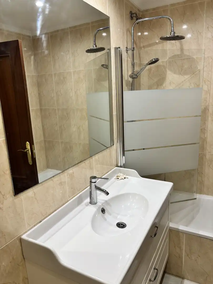Badezimmer von Wohnung zum Verkauf in Castro-Urdiales mit Schwimmbad