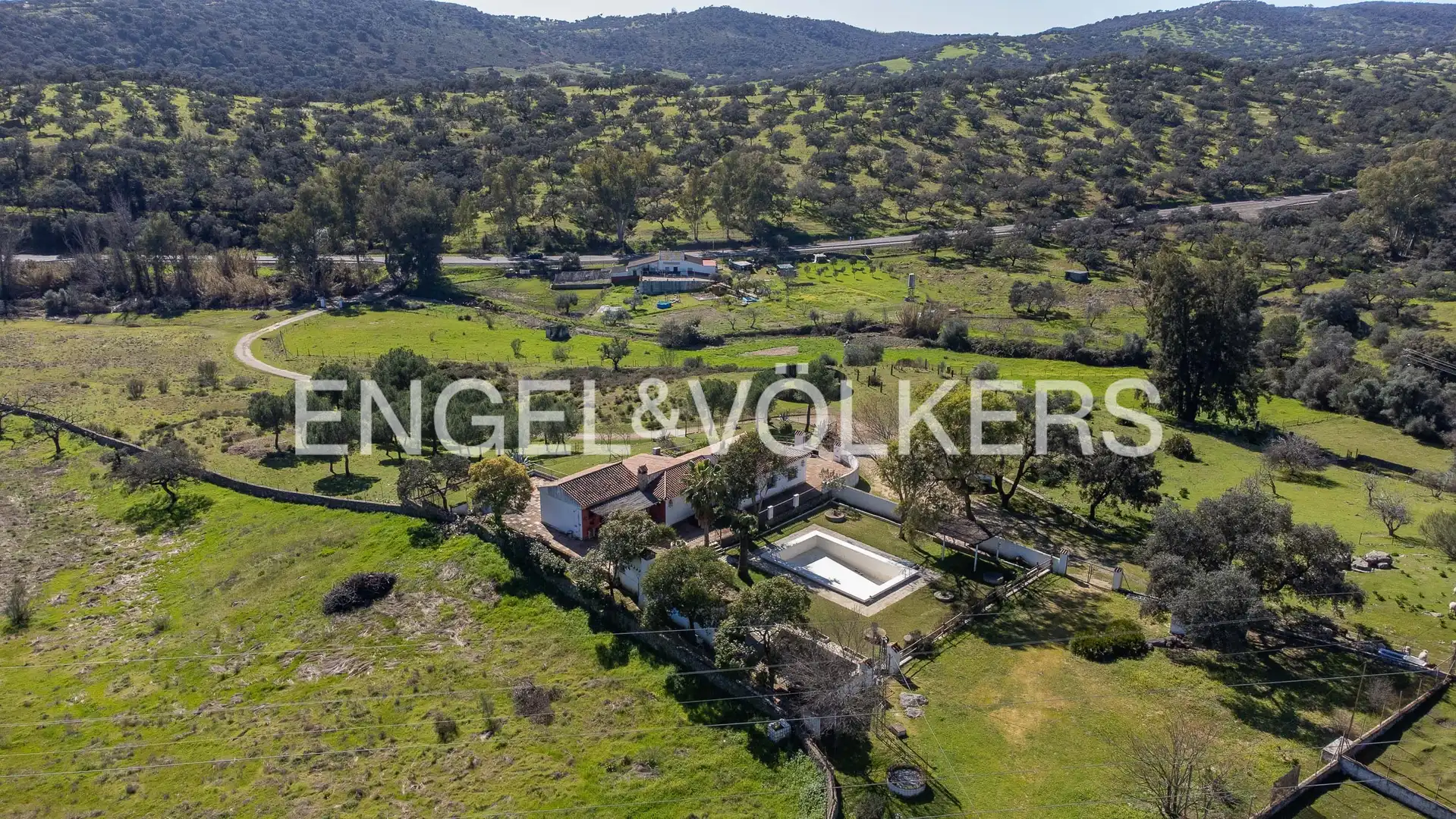 Vista exterior de Finca rústica en venta en El Castillo de las Guardas con Aire acondicionado, Calefacción y Jardín privado