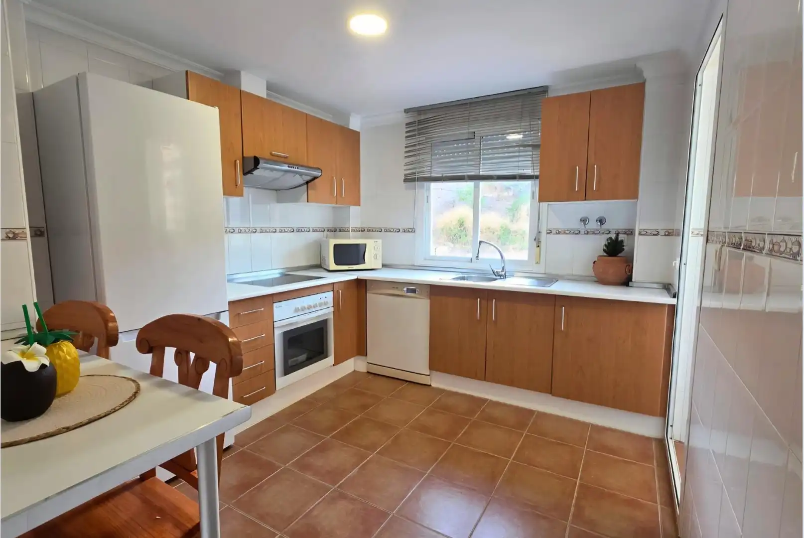 Cocina de Piso en venta en Rincón de la Victoria con Terraza, Amueblado y Piscina comunitaria