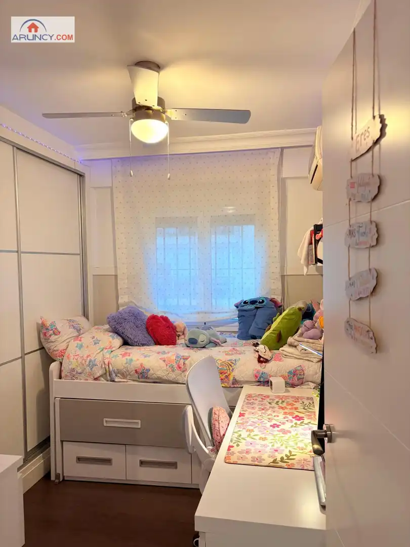 Bedroom of Flat for sale in Sevilla  with Air Conditioner and Furnished