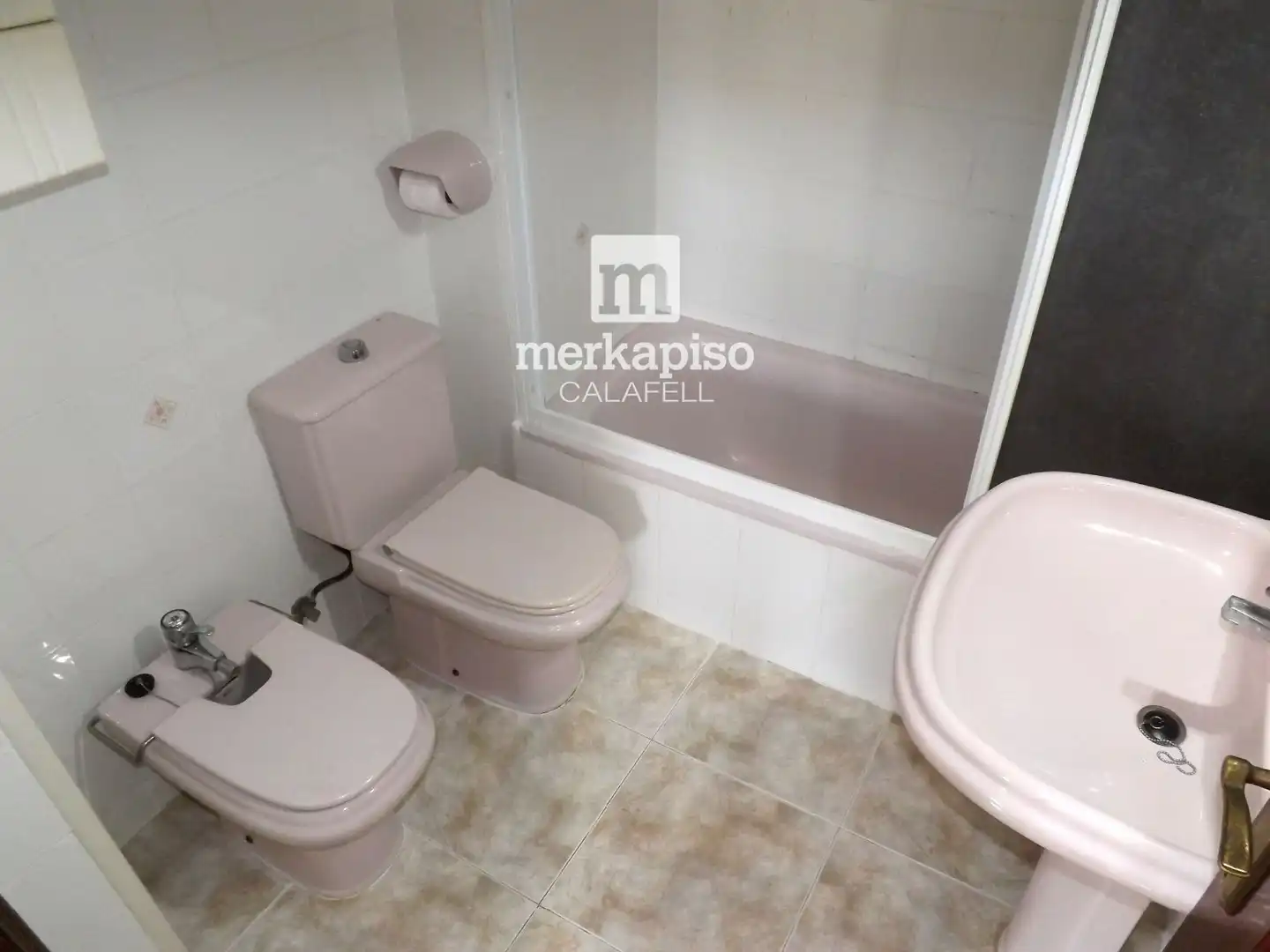 Badezimmer von Wohnung zum Verkauf in Calafell mit Klimaanlage, Heizung und Terrasse
