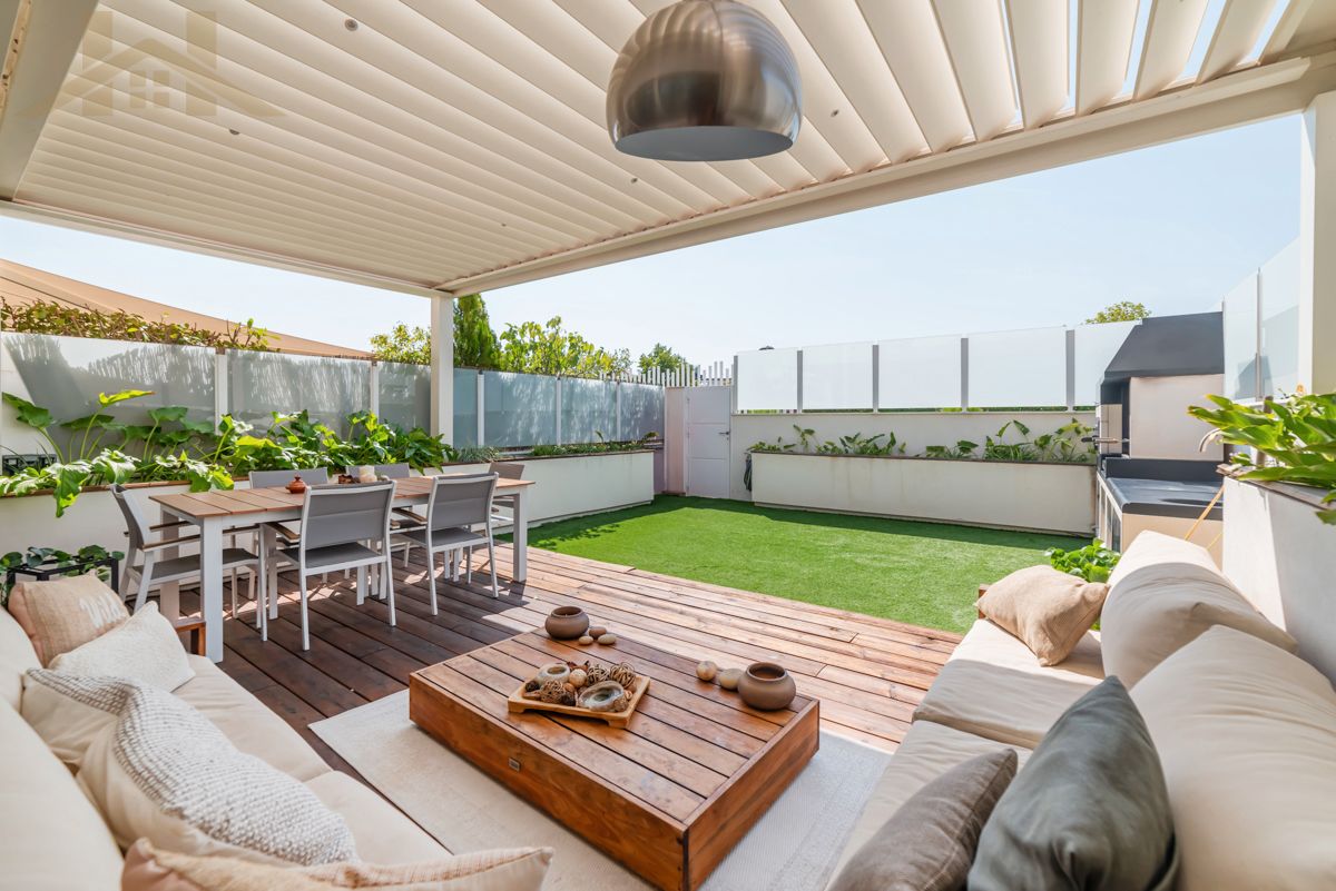 Terrace of House or chalet for sale in Tres Cantos  with Air Conditioner, Heating and Private garden