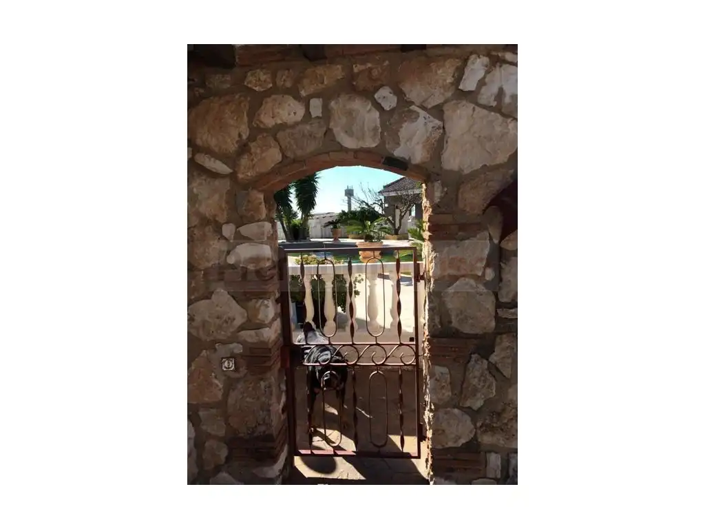 Detached house with pool for sale in Calle Llevant