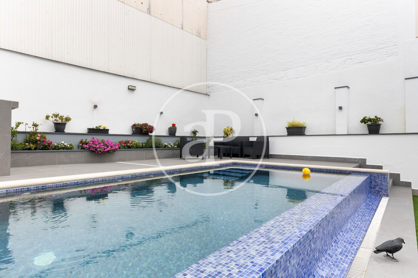 Piscina de Casa adosada en venda en Sabadell amb Aire condicionat, Calefacció i Terrassa