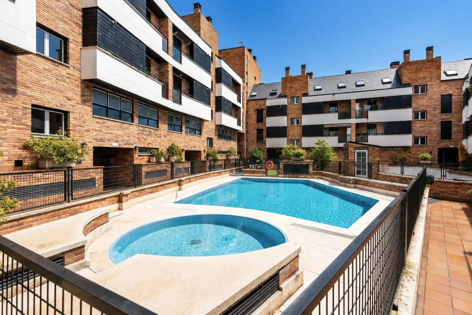Flat with terrace for sale in Villalba Estación