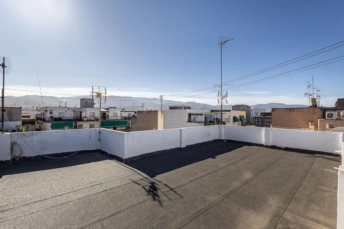 Exterior view of Flat for sale in  Granada Capital  with Terrace and Balcony