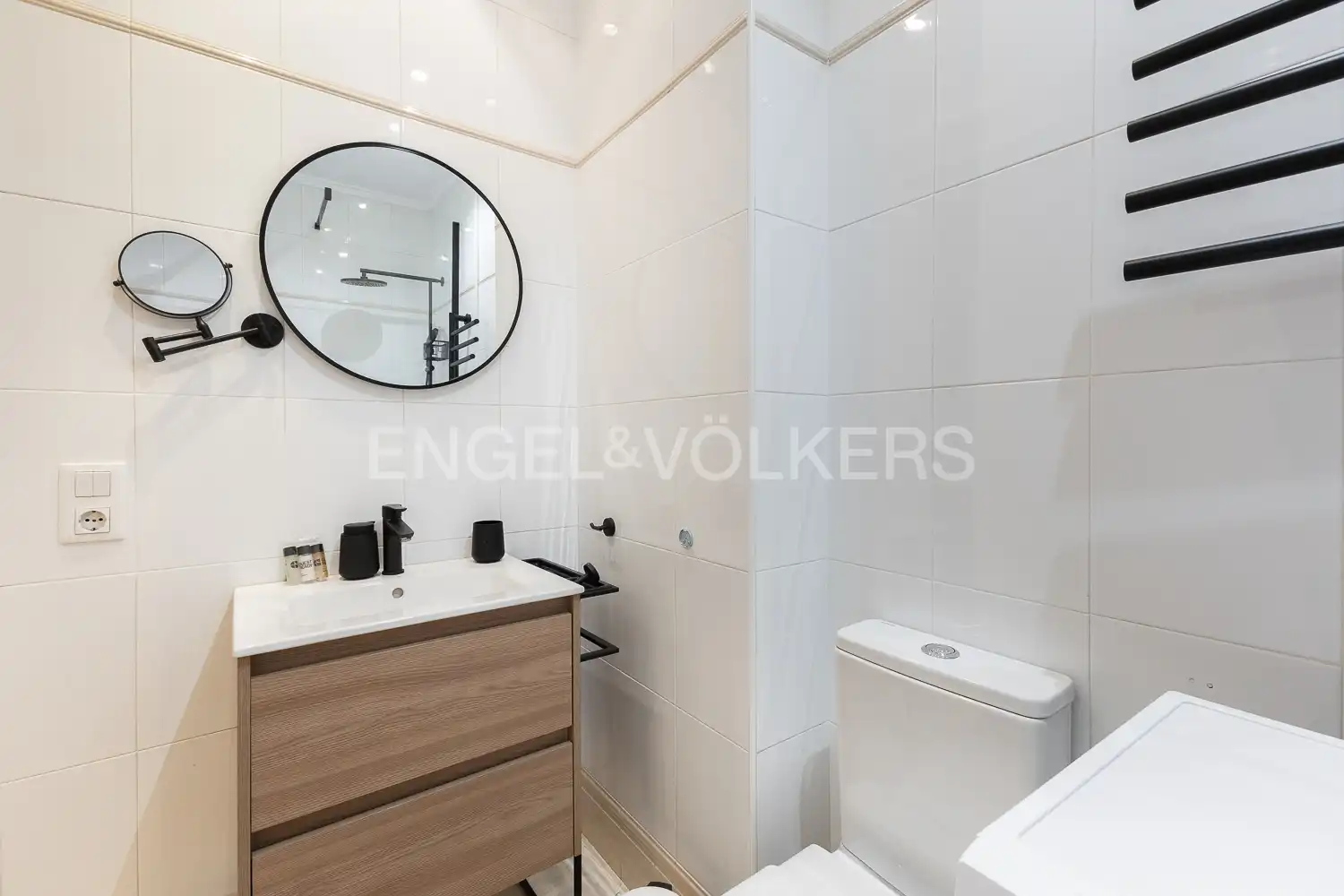 Baño de Piso en venta en Valencia con Aire acondicionado, Calefacción y Balcón