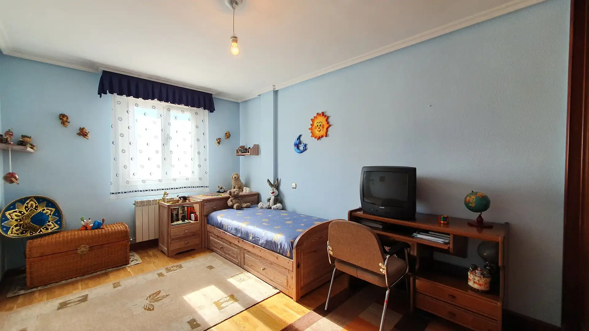 Dormitori de Casa adosada en venda en Dueñas amb Calefacció, Parquet i Terrassa