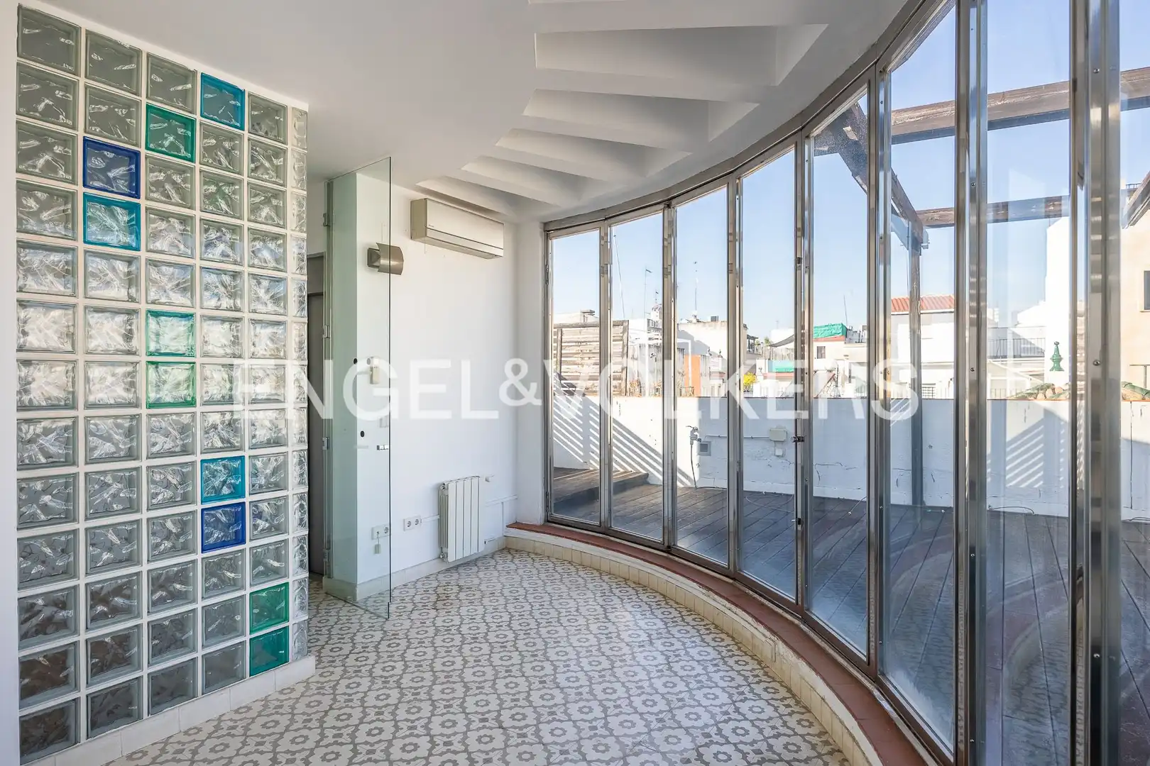 Houses for sale in Sevilla  with Air Conditioner, Heating and Storage room
