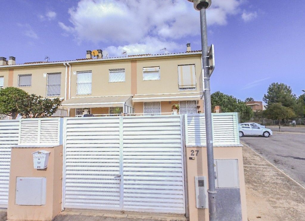 Vista exterior de Casa adosada en venda en El Vendrell