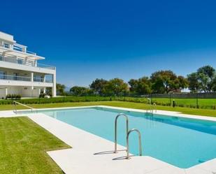 Piscina de Apartament en venda en Sotogrande amb Aire condicionat i Terrassa