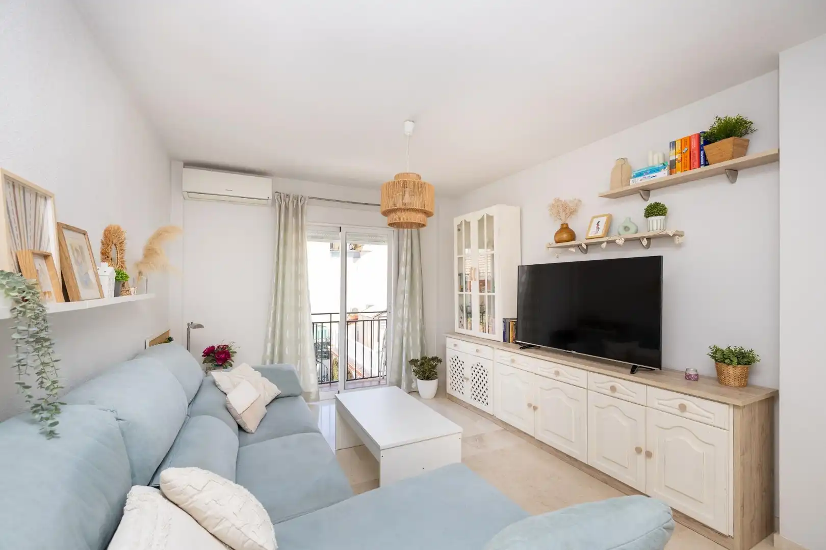 Living room of Flat for sale in Churriana de la Vega  with Air Conditioner, Heating and Balcony
