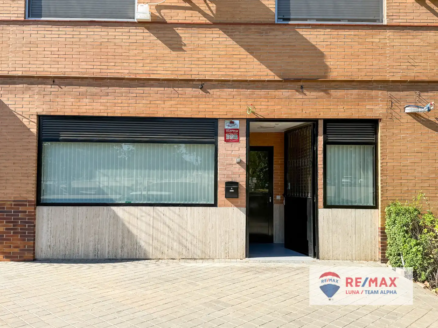 Vista exterior de Local de alquiler en Madrid con Aire acondicionado, Calefacción y Parquet
