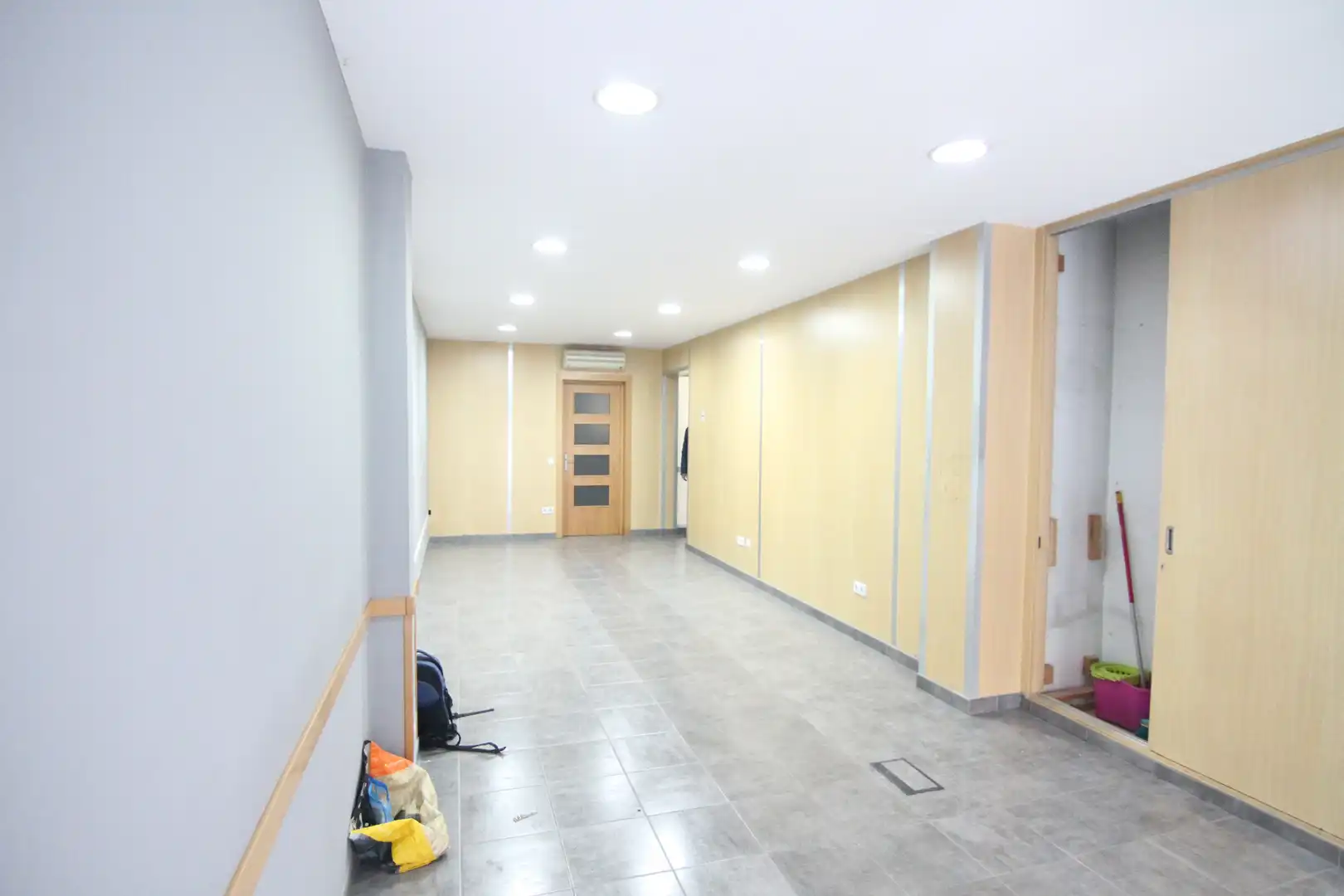 Local comercial de lloguer a Carrer de Lluís Puigjaner 8, imagen 4