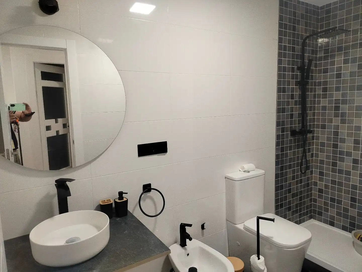 Bathroom of Flat for rent in Belicena