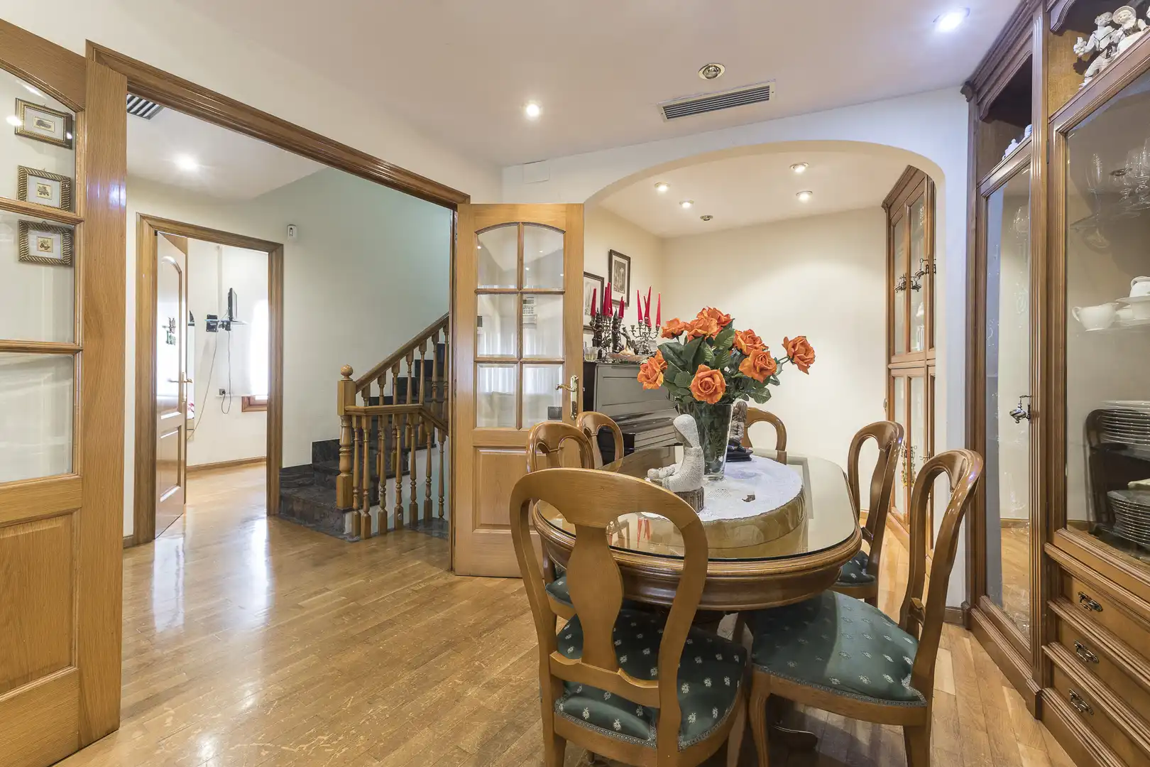 Comedor de Casa adosada en venta en Barcelona con Calefacción