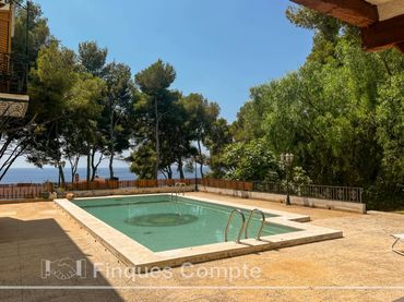 Detached house with pool for sale in Roda de Barà