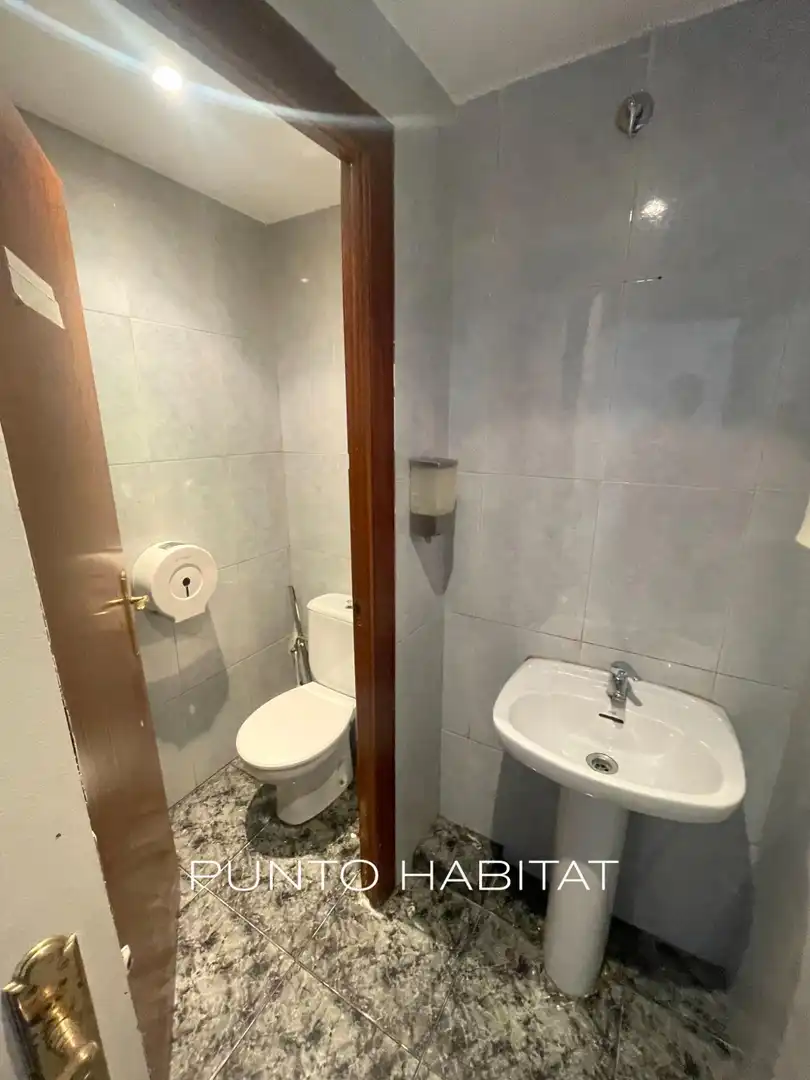 Bathroom of Commercial properties for rent in Barcelona