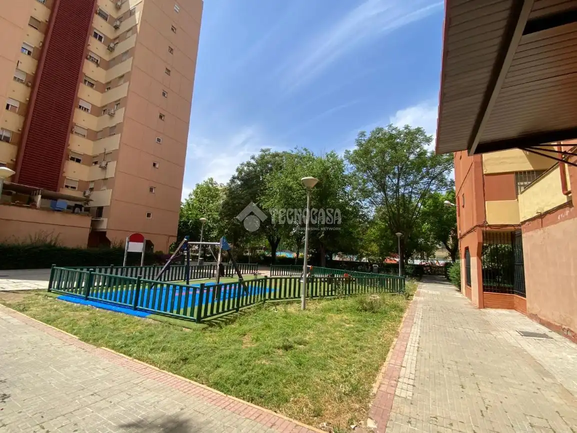 Parking of Flat for sale in Sevilla  with Air Conditioner and Balcony