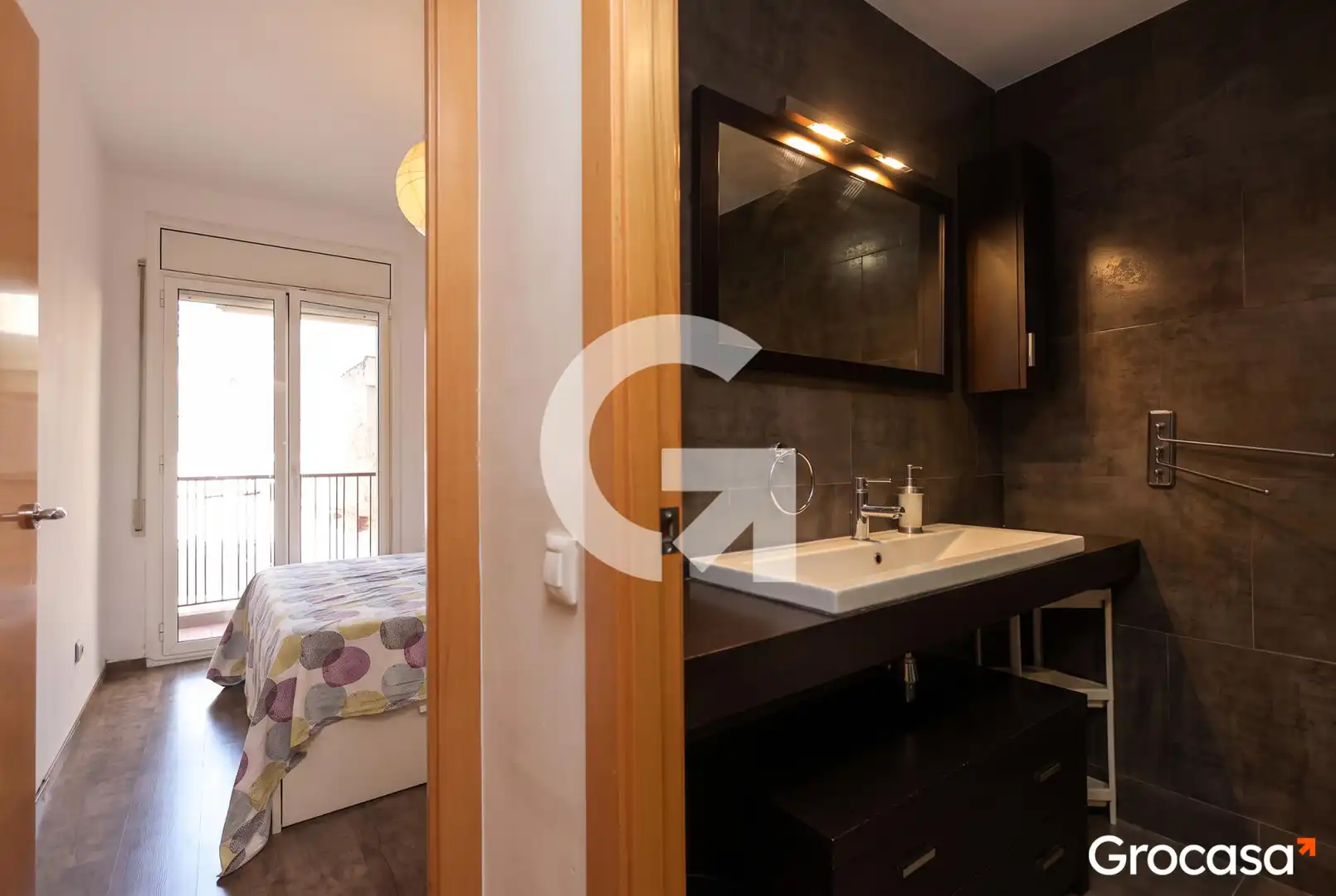 Bathroom of Flat for sale in Barcelona  with Air Conditioner, Oven and Balcony