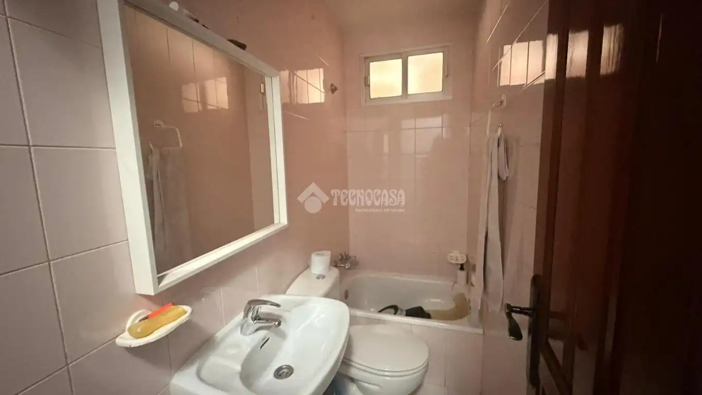 Baño de Piso en venta en Osuna con Calefacción, Terraza y Balcón
