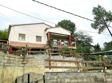 Detached house with balcony for sale in Vallgorguina