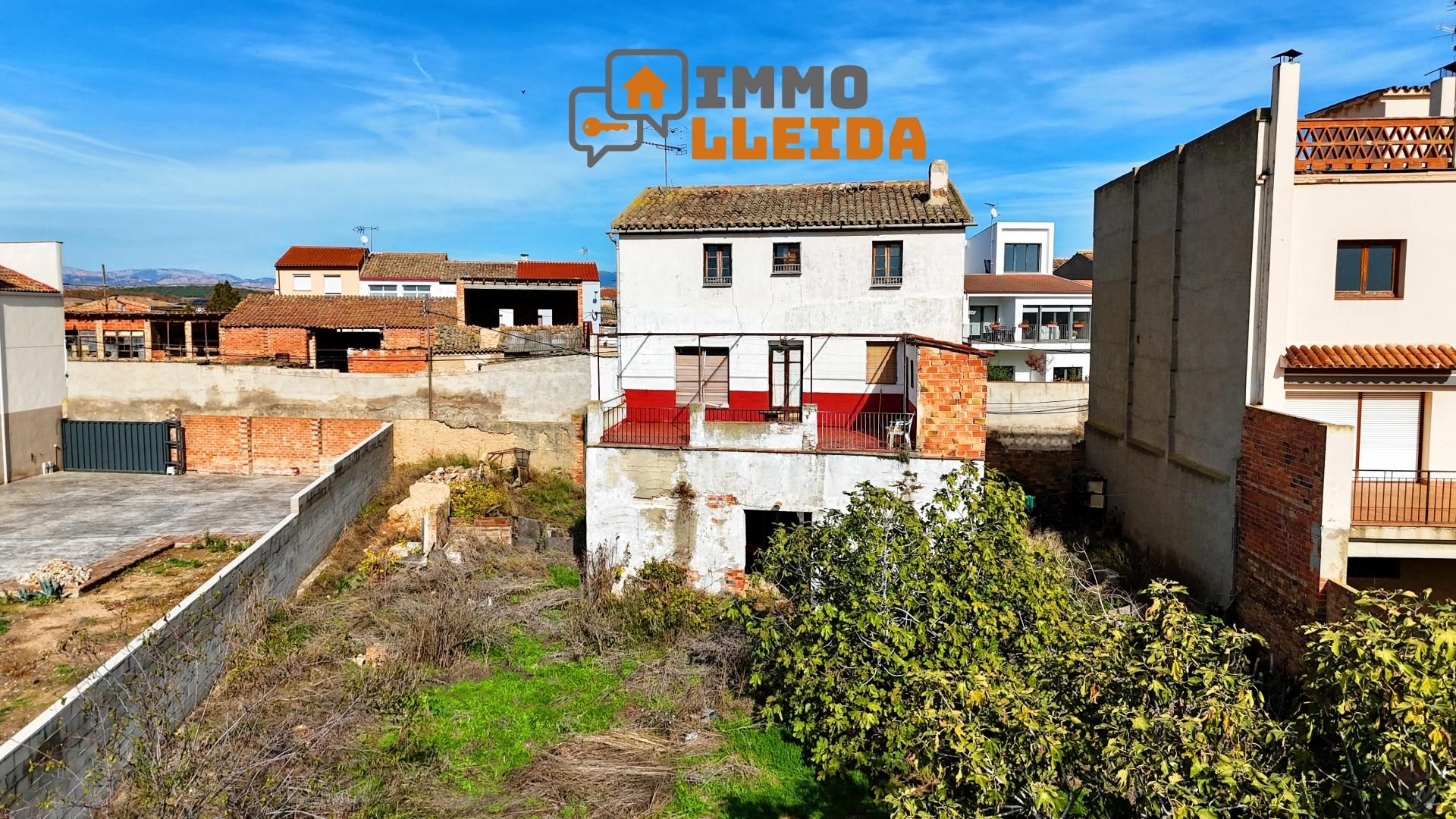 Exterior view of Single-family semi-detached for sale in Bellcaire d'Urgell  with Private garden, Terrace and Storage room