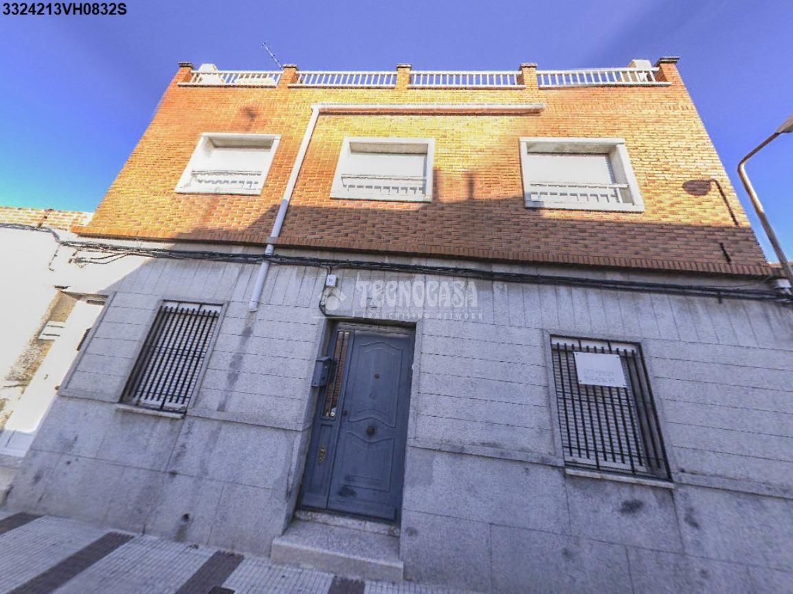 Vista exterior de Casa adosada en venda en Puertollano