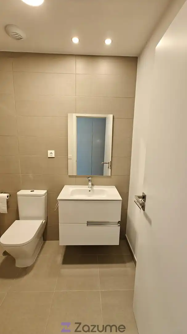 Bathroom of Flat for rent in Sevilla  with Air Conditioner, Private garden and Parquet flooring
