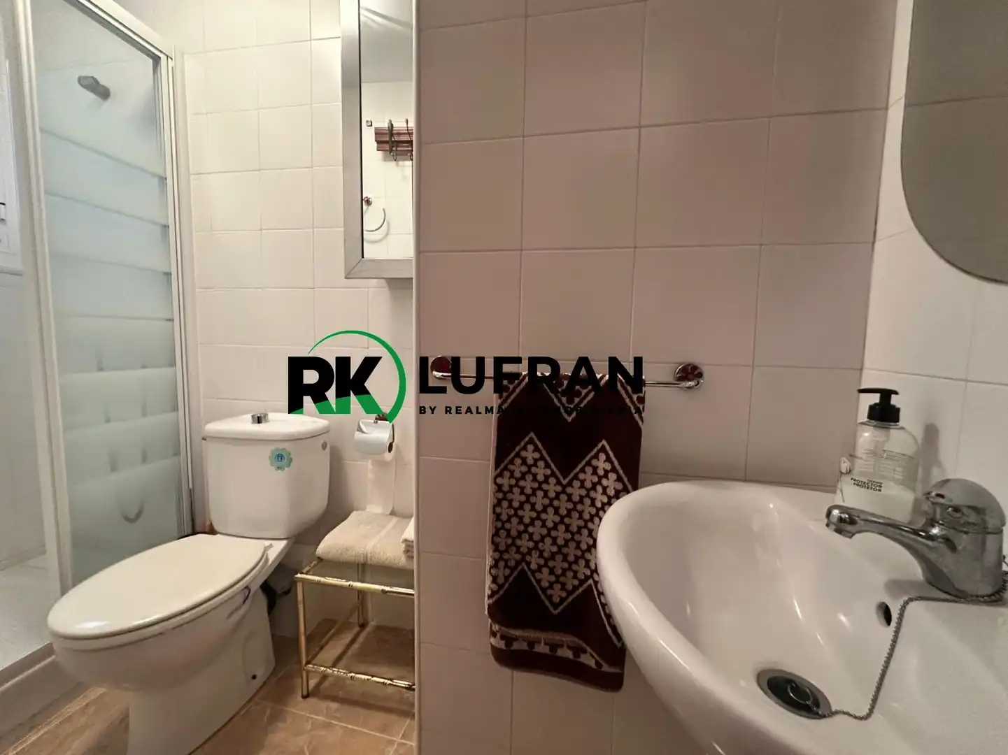 Bany de Apartament en venda en Alicante / Alacant amb Terrassa, Moblat i Balcó