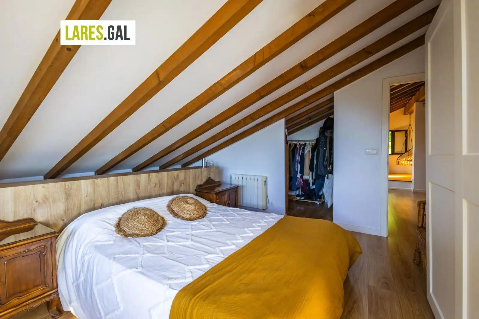 Dormitori de Casa o xalet en venda en Moaña amb Calefacció, Piscina i Moblat