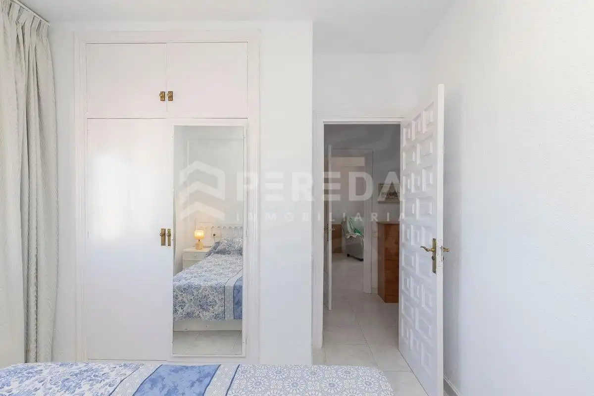 Schlafzimmer von Dachboden zum Verkauf in Roquetas de Mar mit Klimaanlage, Privatgarten und Möbliert